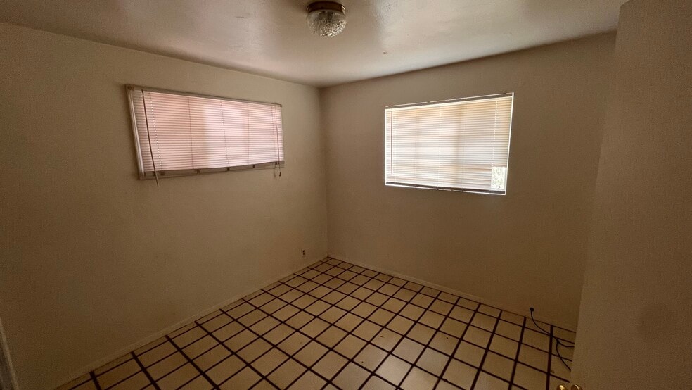 Building Photo - 1455 E Cedar St