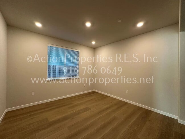 Building Photo - Action Properties Offering Roseville Solar: Inspiration Village Community Gated: 3 Bedroom 3 Bath...