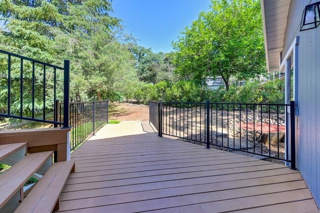 Building Photo - 23986 Oakmont Way