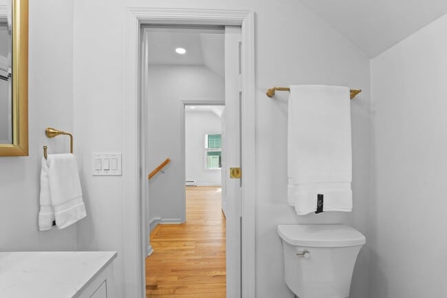 Building Photo - 116 Mary St