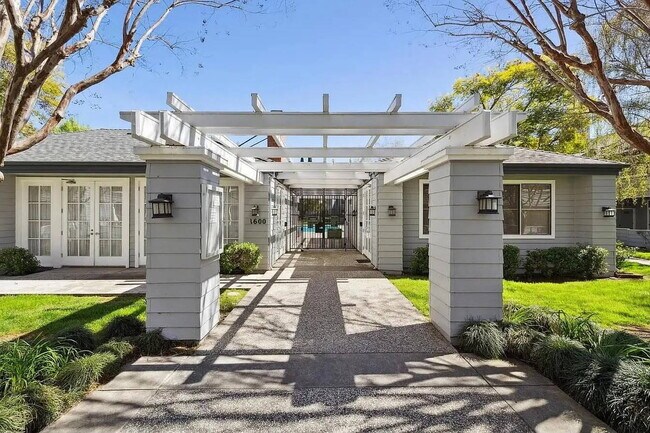 Building Photo - Stylish Golf Course Condo in North San Jose
