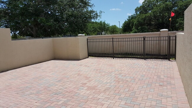 Building Photo - 1825 Bridgepointe Cir