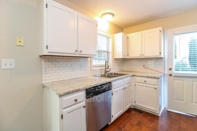 Building Photo - 7103 Thornaby Dr