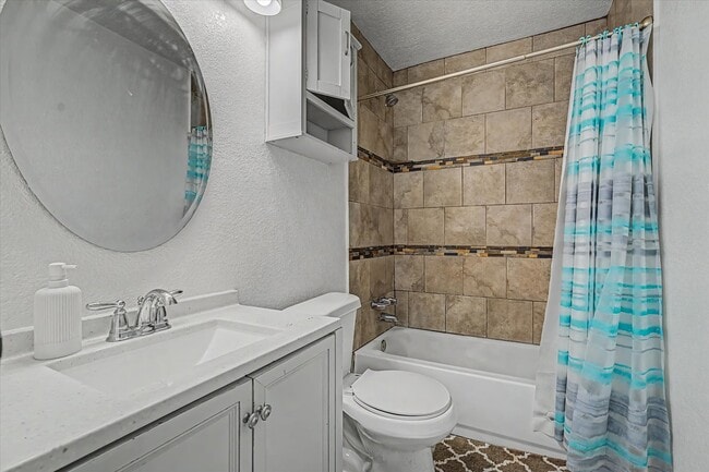 Building Photo - 8159 Glenhollow Dr