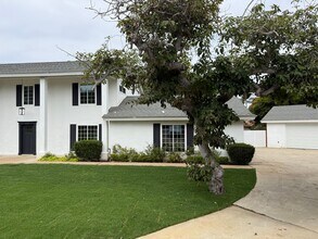 Building Photo - Coastal Living at Its Finest in Leucadia