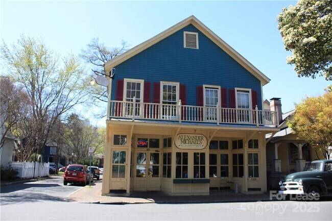 Building Photo - 626 N Graham St