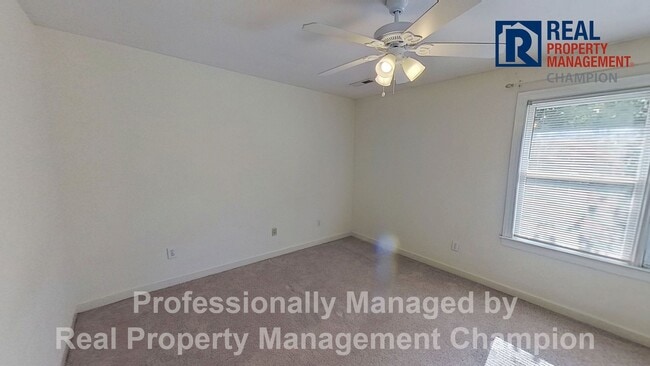 Building Photo - Adorable 2 BD Townhome with Private Patio