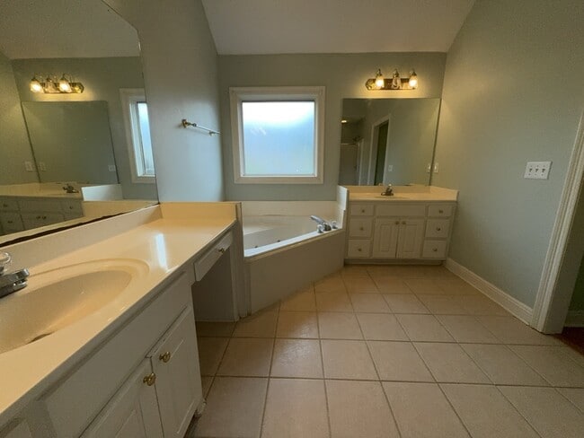 Building Photo - 103 Canter Cove