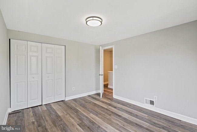Building Photo - 5107 Laurel Ave
