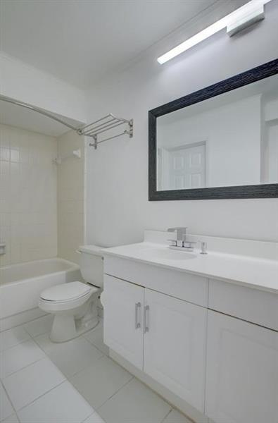 Building Photo - 3040 NE 16th Ave