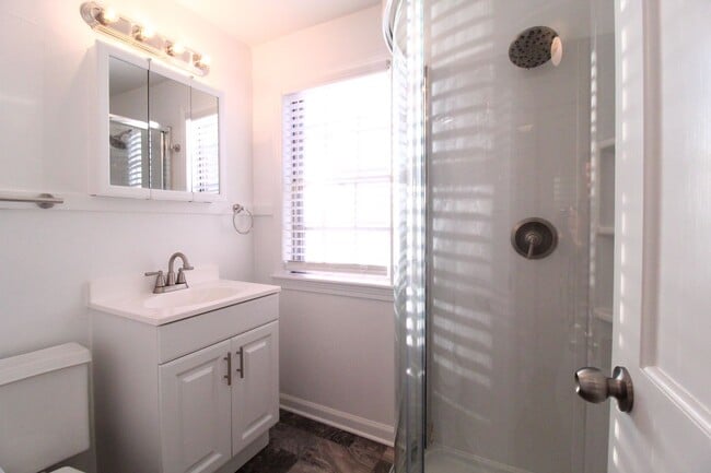 Building Photo - April FREE On This 2 Bedroom 2 Bath Duplex In The Waldo Area