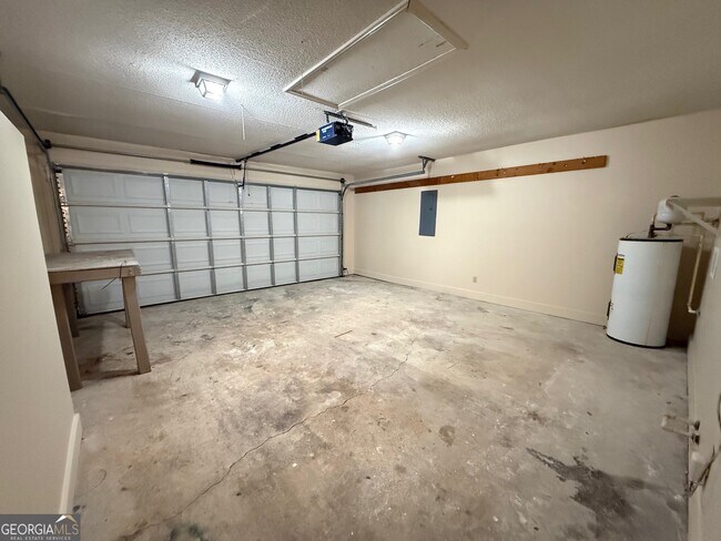 Building Photo - 504 Woodbridge Rd