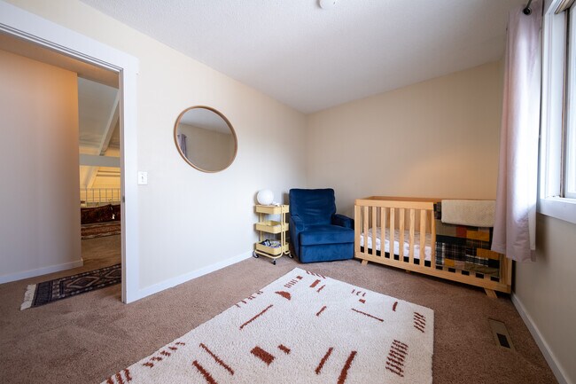 Building Photo - 3477 Pilgrim Ln N