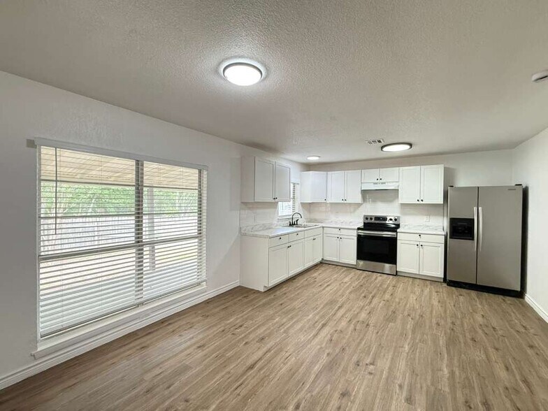 Building Photo - 5214 Charolais Dr