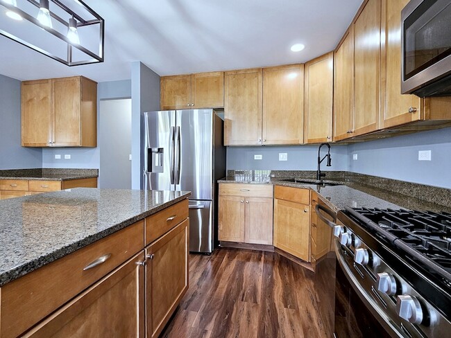 Building Photo - 464 Lancaster Dr