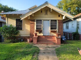 Building Photo - 522 Oak Pl