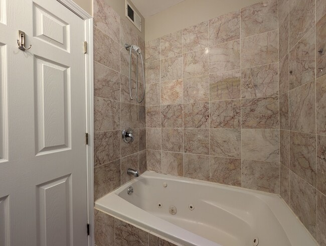 Building Photo - 6812 N Wayne Ave