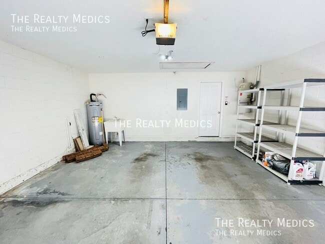 Building Photo - 2901 Wild Tamarind Blvd