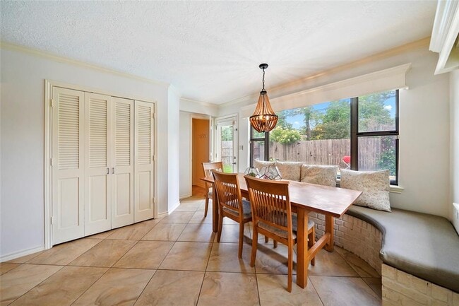 Building Photo - 6218 Wynnwood Ln