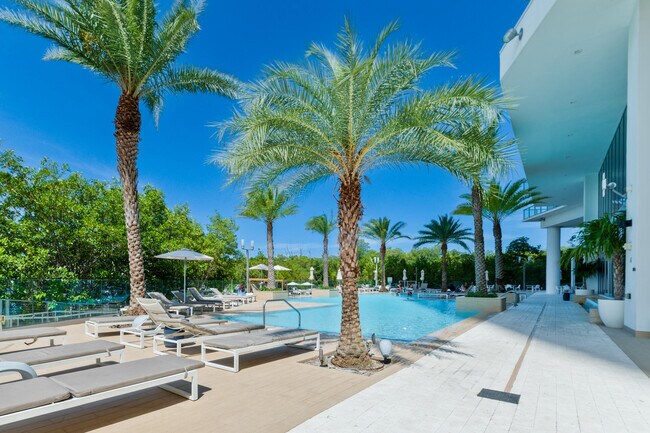 Building Photo - 16385 Biscayne Blvd