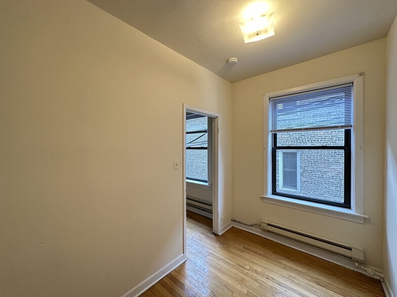 Building Photo - 1040 W George St