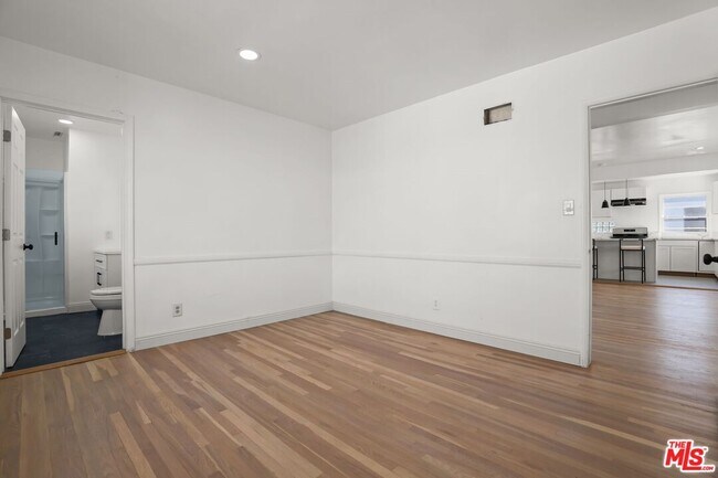 Building Photo - 4411 Victoria Park Dr