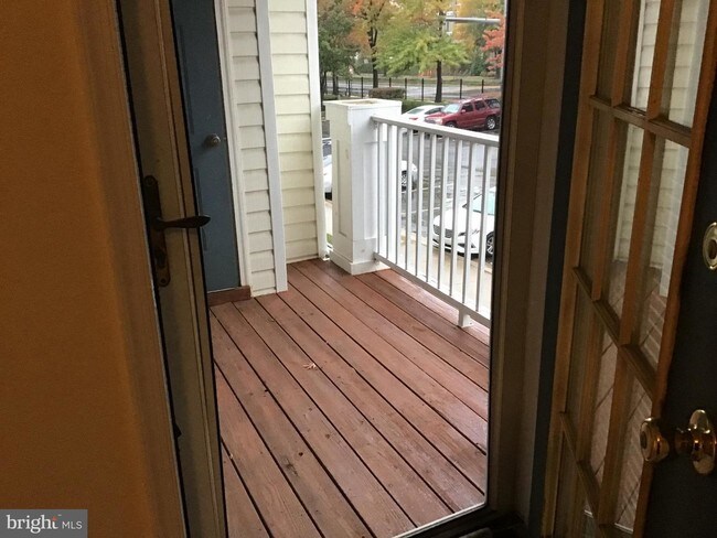 Building Photo - 8961 Town Center Cir