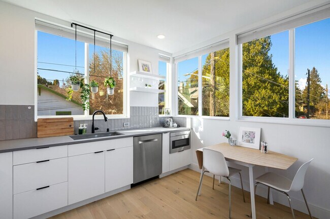 Building Photo - 4510 1st Ave NE