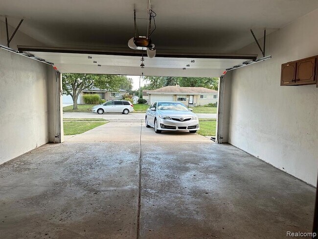 Building Photo - 4211 Gunther Dr