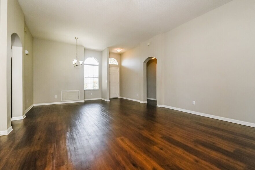 Building Photo - 12845 Longcrest Dr