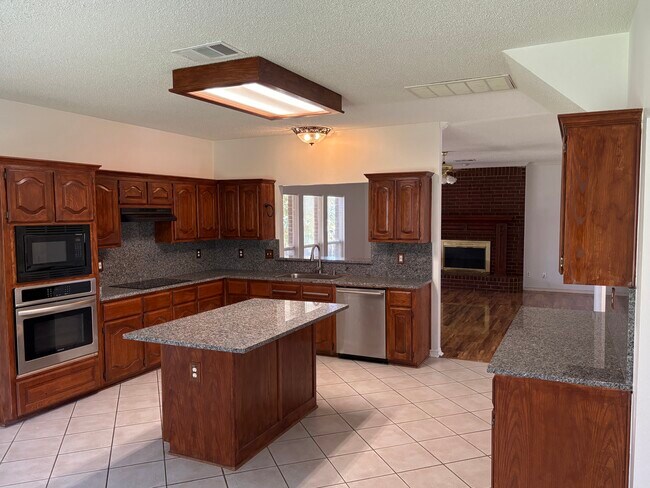 Building Photo - 514 Big Oak Ct