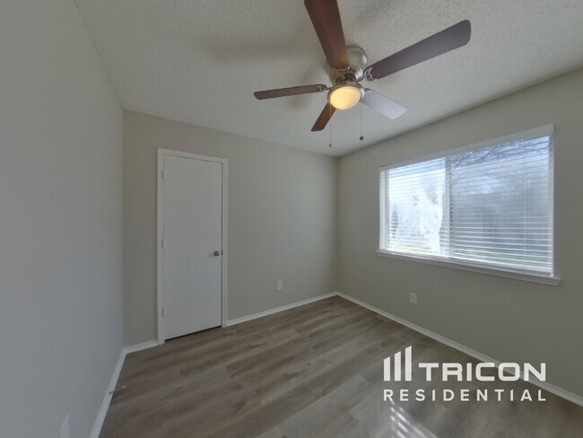 Building Photo - 5605 Northfield Dr