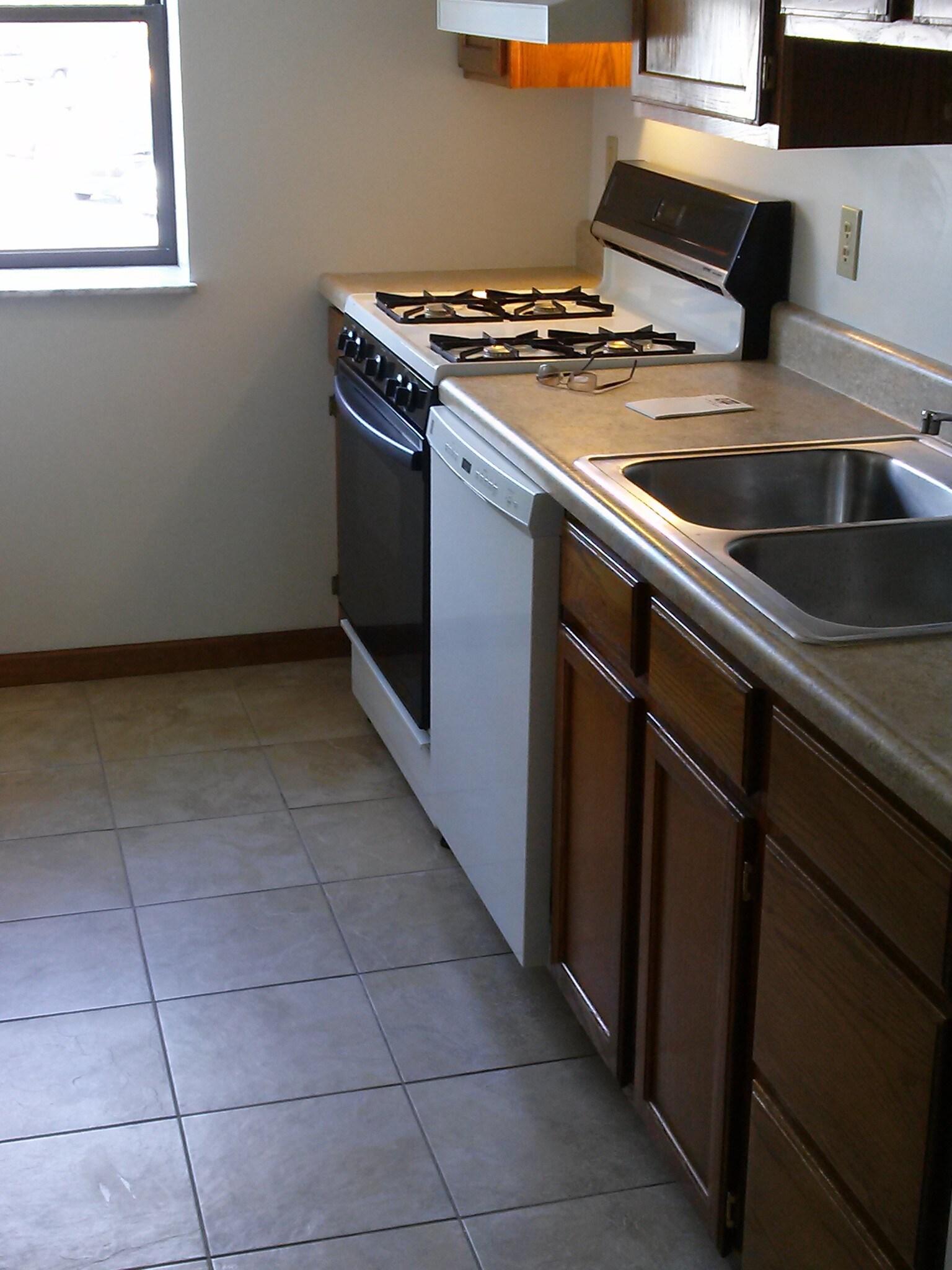 Kitchen - 64 Bridge St