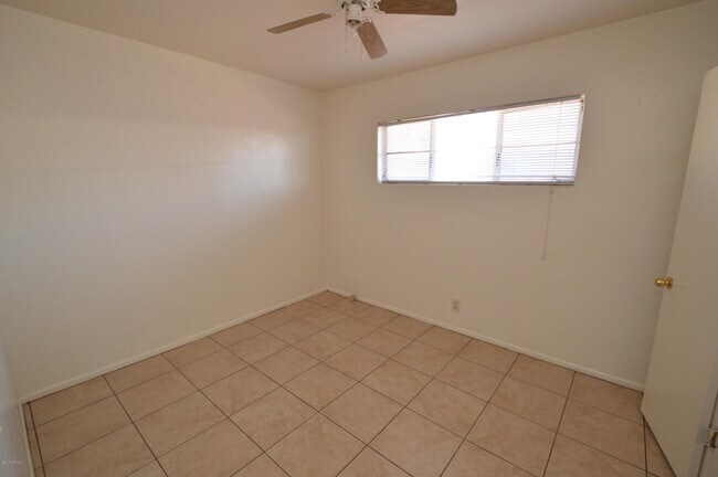 Building Photo - 4333 E Bellevue St