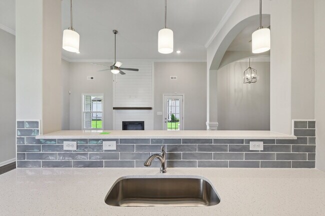 Building Photo - 383 Kingland Ln