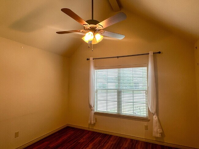Building Photo - Great 3/2/2 in South Lubbock!