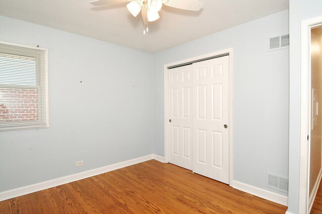 Building Photo - 1222 E Kensington Rd