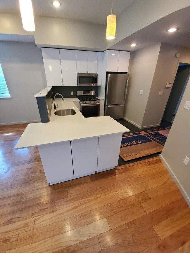 Building Photo - Luxury Allston 4-bed+2.5-bath+2-parking