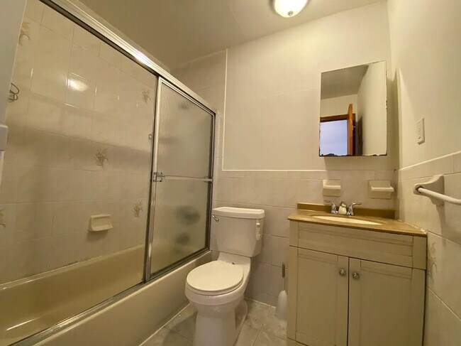 Building Photo - 3 bedroom in BROOKLYN NY 11216