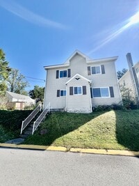 Building Photo - 544 Melrose St