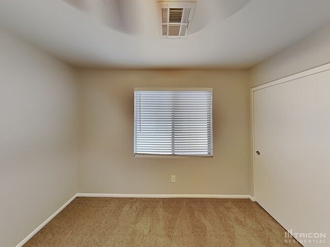 Building Photo - 2660 Sunrise Bluff Dr