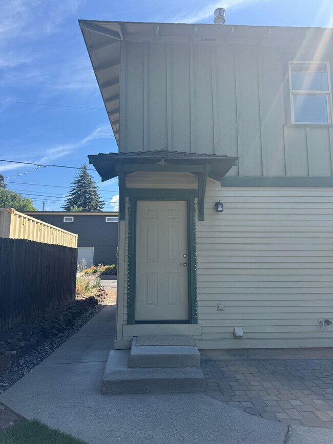 Building Photo - 437 NE Irving Ave