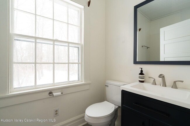 Building Photo - 56 Willowdale Farm Rd