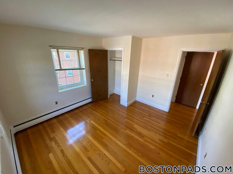 Building Photo - 8 Brattle Dr