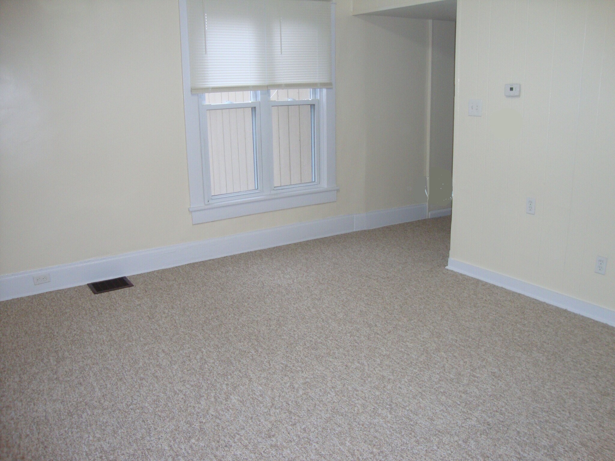 Large living room! - 522 E Market St