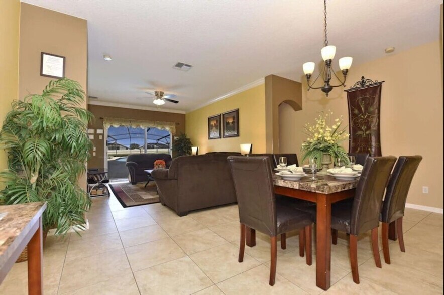 Building Photo - 8160 Fan Palm Way