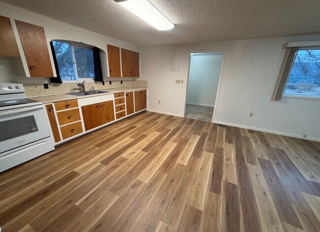 Building Photo - Lovely Kalispell home