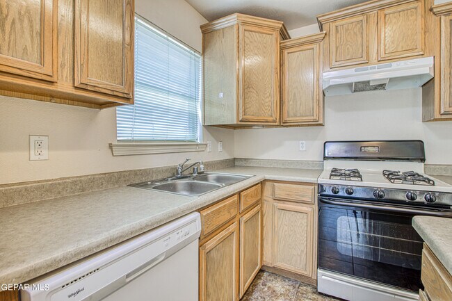 Building Photo - 6216 Spotted Eagle Dr