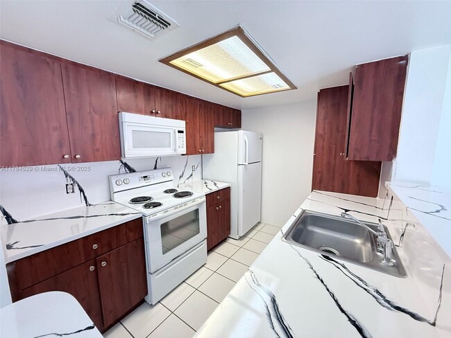 Building Photo - 3212 Coral Lake Ln