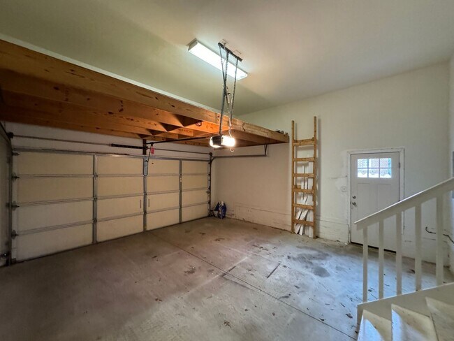 Building Photo - Beautiful 3 Bedroom Single Family Home near Chics Beach!!!